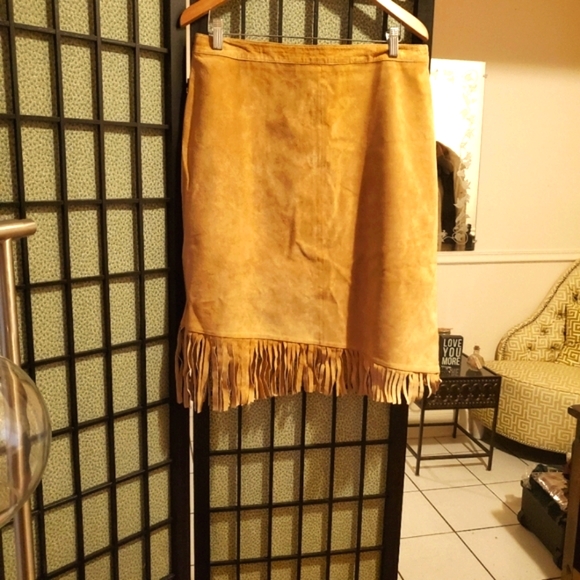 Leather Newport News Camel Fringe Suede Skirt - Picture 2 of 10